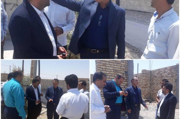 بازدید دکتر قاسمی فرماندار مهران بهمراه اعتقادی بخشدار مرکزی ،بنیاد مسکن ،دهیار واعضای شورای اسلامی روستا از ساخت منازل احداثی برای سیل زدگان فروردین ماه سال جاری شهرک اسلامیه