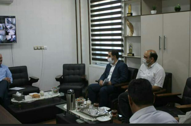 مدیرعامل پالایشگاه گاز ایلام در دیدار با مدیرکل حفاظت محیط زیست استان: مدیرعامل پالایشگاه گاز ایلام در دیدار با مدیرکل حفاظت محیط زیست استان: