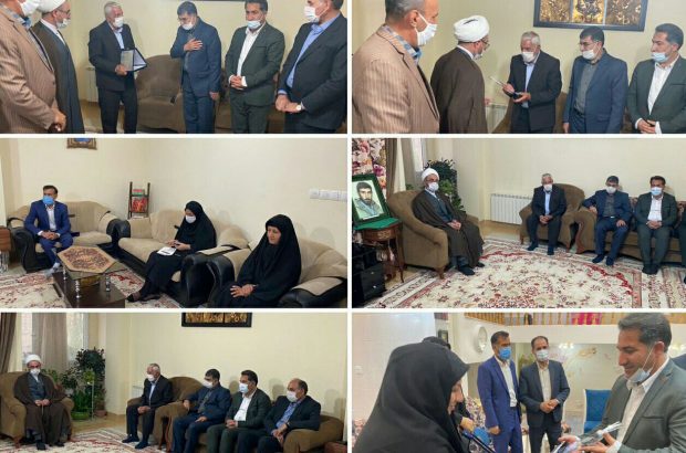 شهردار ایلام : وظیفه خود می دانم هرجایی مسئولیتی دارم بیشترین ارتباط را با خانواده های شهدا داشته باشم شهردار ایلام : وظیفه خود می دانم هرجایی مسئولیتی دارم بیشترین ارتباط را با خانواده های شهدا داشته باشم