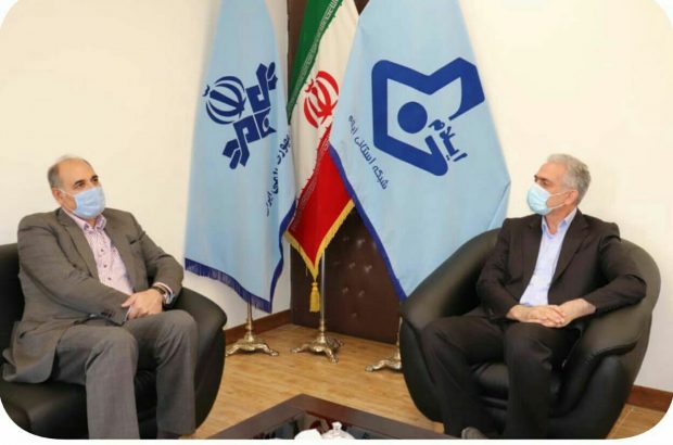 دیدار مسئولین با خانواده های معظم شهدا و ایثارگران در راستای تکریم آنان است