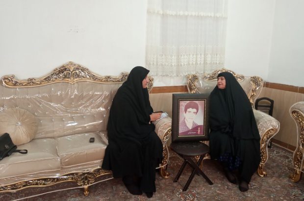 امروز مادران شهدا همچون فرزندانشان، آماده دفاع از کشور هستند امروز مادران شهدا همچون فرزندانشان، آماده دفاع از کشور هستند