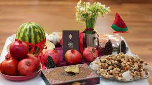 از فضای مجازی برای ارتباط با خانواده در شب یلدا استفاده کنیم./امسال به خاطر حفظ جان خود و عزیزانمان دورهمی شب یلدا را لغو کنیم.