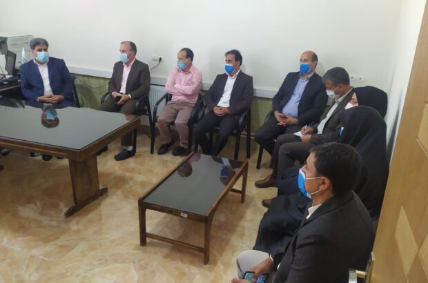 مدیرکل کمیته امداد امام خمینی«ره» استان ایلام در جمع امدادگران بخش سیوان: خدمات کمیته امداد امام خمینی«ره» ایلام در سال ۹۹ نسبت به سال گذشته افزایش ۵۰ درصدی داشته است.