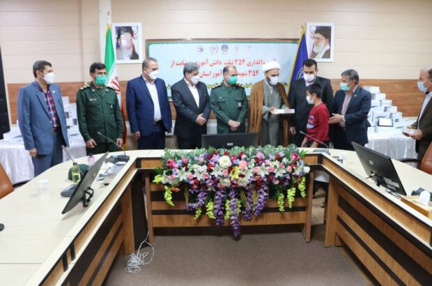 هدف گذاری تهیه 3 هزار تبلت برای نیازمندان ایلامی به نیابت از 3 هزار شهید استان/354 دانش آموز ایلامی دیگر تبلت دار شدند هدف گذاری تهیه 3 هزار تبلت برای نیازمندان ایلامی به نیابت از 3 هزار شهید استان/354 دانش آموز ایلامی دیگر تبلت دار شدند