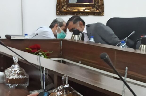 جلسه امروز شورای شهر ایلام : از تایید بدهی ۱۸۵ میلیارد تومانی شهرداری توسط بهادری رئیس شورای شهر، تا انتظار از دادستانی برای واکنش نسبت به کسانی که دست به تخریب می زنند جلسه امروز شورای شهر ایلام : از تایید بدهی ۱۸۵ میلیارد تومانی شهرداری توسط بهادری رئیس شورای شهر، تا انتظار از دادستانی برای واکنش نسبت به کسانی که دست به تخریب می زنند