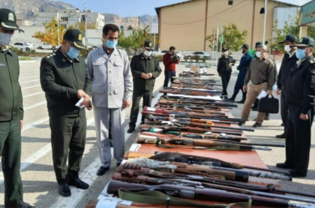 جانشین فرماندهی انتظامی استان ایلام؛ از کشف ۸۶ قبضه انواع سلاح گرم جنگی و شکاری غیرمجاز در سطح استان ایلام در اجرای طرح رعد خبر داد جانشین فرماندهی انتظامی استان ایلام؛ از کشف ۸۶ قبضه انواع سلاح گرم جنگی و شکاری غیرمجاز در سطح استان ایلام در اجرای طرح رعد خبر داد