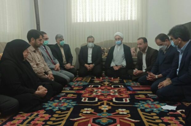 نماینده ولی فقیه در استان و امام جمعه ایلام : آرامش مثال زدنی امروز مدیون رشادتهای شهداست نماینده ولی فقیه در استان و امام جمعه ایلام : آرامش مثال زدنی امروز مدیون رشادتهای شهداست