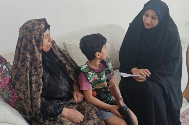 «زهرا دوستی» همسر شهید والامقام «الهیار میرزابیگی» شهدا سینه شان را سپر دفاع از این مملکت کردند، نگذاریم خونشان پایمال شود «زهرا دوستی» همسر شهید والامقام «الهیار میرزابیگی» شهدا سینه شان را سپر دفاع از این مملکت کردند، نگذاریم خونشان پایمال شود