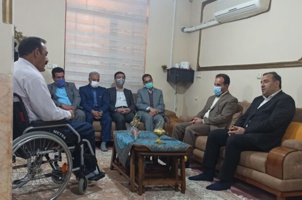 استاندار ایلام: جانبازان گنجینه ای ارزشمند برای انتقال ارزشهای دفاع مقدس هستند استاندار ایلام: جانبازان گنجینه ای ارزشمند برای انتقال ارزشهای دفاع مقدس هستند