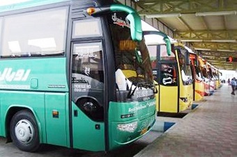 کمبود اتوبوس در ایلام ناشی از جابجایی حجم زیاد مسافران در مرز مهران است کمبود اتوبوس در ایلام ناشی از جابجایی حجم زیاد مسافران در مرز مهران است