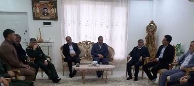 تکریم خانواده های شهدا ادای دین به شهداست تکریم خانواده های شهدا ادای دین به شهداست