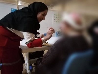 تقسیم مهربانی با اجرای طرح «یلدانه» توسط داوطلبان جمعیت هلال احمر در استان ایلام تقسیم مهربانی با اجرای طرح «یلدانه» توسط داوطلبان جمعیت هلال احمر در استان ایلام