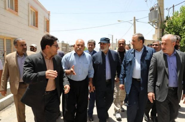 وزیر کشور از محله کارخانه نمک ایلام بازدید کرد وزیر کشور از محله کارخانه نمک ایلام بازدید کرد