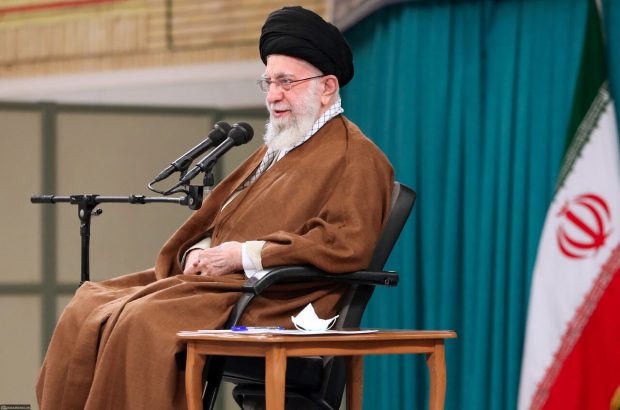 رهبر انقلاب در دیدار جمعی از دیپلماتهای ارشد کشور: عزت، یعنی نفی دیپلماسی التماسی/ انعطاف منافات با اصول ندارد رهبر انقلاب در دیدار جمعی از دیپلماتهای ارشد کشور: عزت، یعنی نفی دیپلماسی التماسی/ انعطاف منافات با اصول ندارد