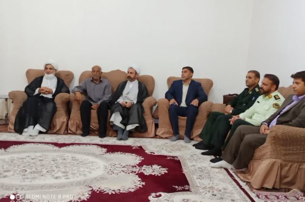 امام جمعه ایلام تاکید کرد: همه ما در قبال خون شهدا مسوول هستیم؛ چرا که شهدا برای عزت ما، نظام و انقلاب اسلامی جان خود را فدا کردند امام جمعه ایلام تاکید کرد: همه ما در قبال خون شهدا مسوول هستیم؛ چرا که شهدا برای عزت ما، نظام و انقلاب اسلامی جان خود را فدا کردند