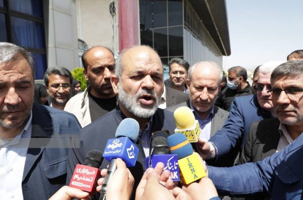 وزیر کشور تاکید کرد: تامین مسکن از مهمترین دغدغههای جوانان است که دولت به این موضوع اهتمام جدی دارد وزیر کشور تاکید کرد: تامین مسکن از مهمترین دغدغههای جوانان است که دولت به این موضوع اهتمام جدی دارد