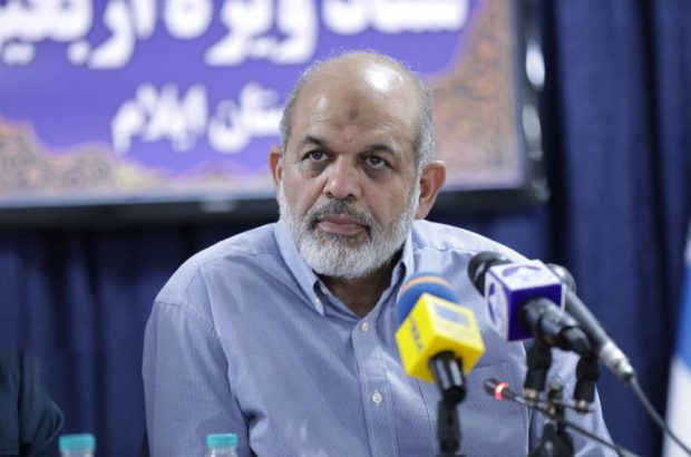 وزیر کشور در ستاد اربعین ایلام تاکید کرد؛ امسال بنا داریم زوار پشت مرزها معطل نشوند وزیر کشور در ستاد اربعین ایلام تاکید کرد؛ امسال بنا داریم زوار پشت مرزها معطل نشوند