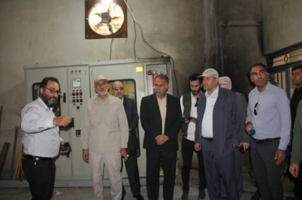 فرماندار مهران از فعال شدن سه کارخانه یخ در شهرستان مهران برای اربعین خبر داد فرماندار مهران از فعال شدن سه کارخانه یخ در شهرستان مهران برای اربعین خبر داد