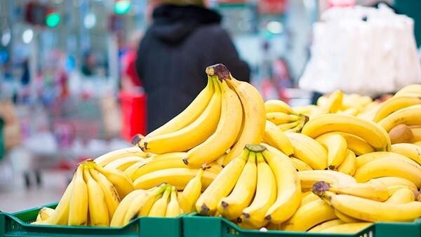 قابل توجه برخی مسئولین بی درد و بی مسئولیت! یک سیلی فقط بخاطر یک عدد موز قابل توجه برخی مسئولین بی درد و بی مسئولیت! یک سیلی فقط بخاطر یک عدد موز