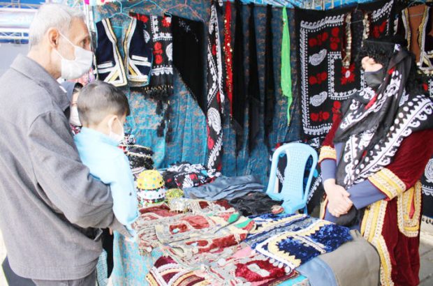 آغاز بکار نمایشگاه صنایع دستی و سوغات‌محلی در چهار شهرستان ایلام
