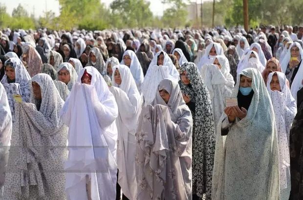 اقامه پرشور نماز جمعه عاشورایی در ایلام اقامه پرشور نماز جمعه عاشورایی در ایلام