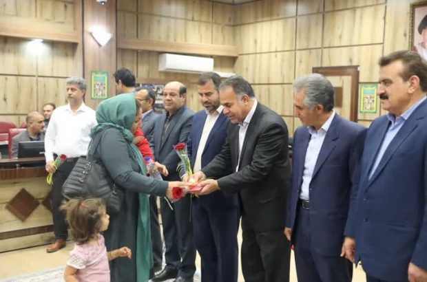 ۱۱۰ قطعه زمین به خانوادههای دارای ۳ فرزند و بیشتر در ایلام واگذار شد ۱۱۰ قطعه زمین به خانوادههای دارای ۳ فرزند و بیشتر در ایلام واگذار شد