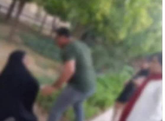 فردی که در ملا عام یک زن را به طرز وحشیانه ای کتک می زند چطور می تواند تکیه گاه امن برای یک زن دیگر باشد؟! فردی که در ملا عام یک زن را به طرز وحشیانه ای کتک می زند چطور می تواند تکیه گاه امن برای یک زن دیگر باشد؟!