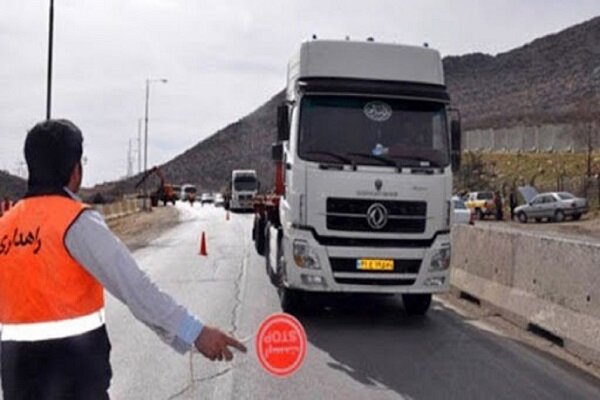 رئیس پلیس راه استان ایلام از ممنوعیت تردد کامیون و تریلرها در محورهای منتهی به مهران خبر داد رئیس پلیس راه استان ایلام از ممنوعیت تردد کامیون و تریلرها در محورهای منتهی به مهران خبر داد