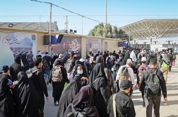 مدیر حج و زیارت ایلام از ثبت نام هفت هزار ایلامی برای شرکت در مراسم اربعین خبر داد مدیر حج و زیارت ایلام از ثبت نام هفت هزار ایلامی برای شرکت در مراسم اربعین خبر داد