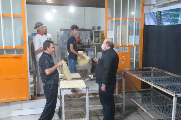 معاون هماهنگی استاندار از پخت شبانه روزی ۶۰ هزار قرص نان در مهران خبر داد معاون هماهنگی استاندار از پخت شبانه روزی ۶۰ هزار قرص نان در مهران خبر داد
