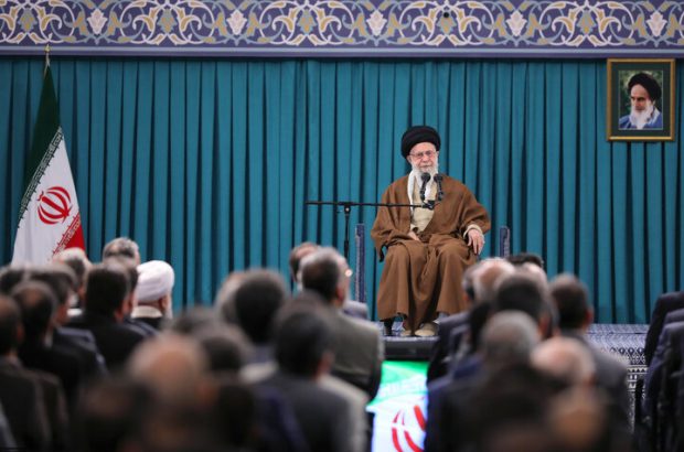 رهبر انقلاب: حمایت دولت و مسئولیتپذیری بخش خصوصی زمینهساز بهبود اوضاع کشور است رهبر انقلاب: حمایت دولت و مسئولیتپذیری بخش خصوصی زمینهساز بهبود اوضاع کشور است