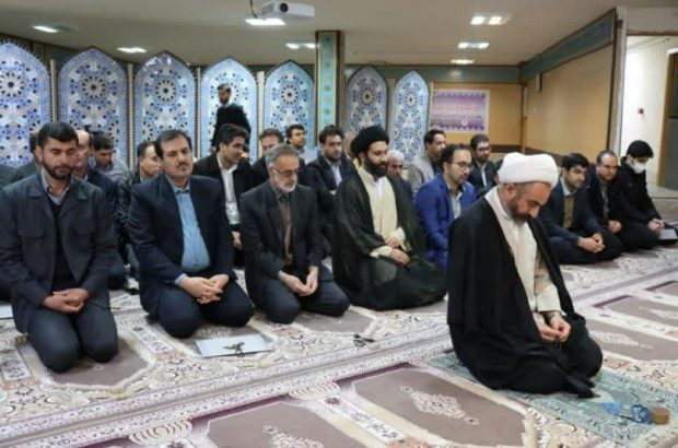 نماز عامل سازنده ای است که مقاومت و ایستادگی انسان ها را در فراز و نشیب زندگی حفظ می کند