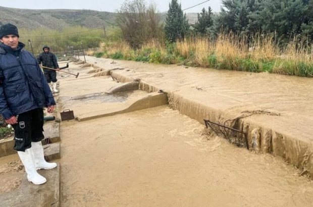 بارش شدید باران موجب آبگرفتگی معابر و خیابان های ایوان شد