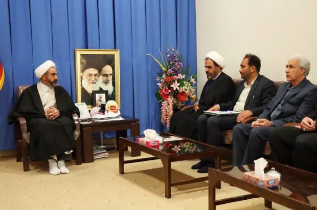 لزوم توجه به تکریم خانواده های معظم شهدا در جامعه/ کارکردن در بنیاد شهید با دیگر دستگاه ها متفاوت است