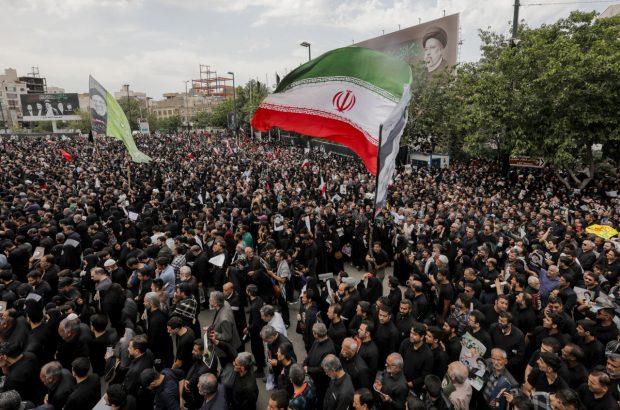 ملت ایران سختی‌ها را تبدیل به فرصت می‌کنند
