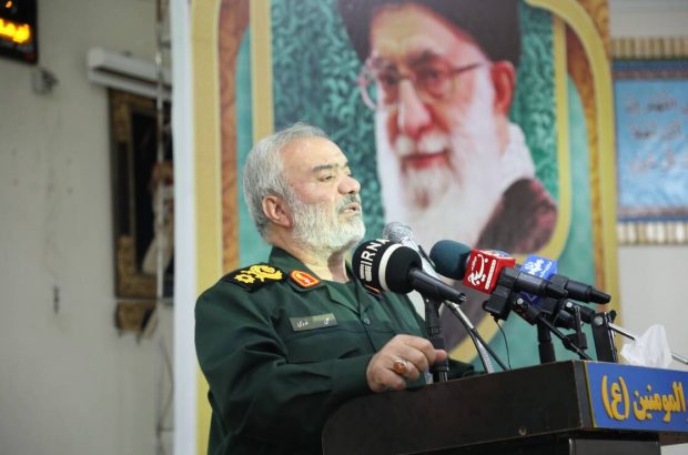 نباید بگذاریم که دشمن اشتباه محاسباتی داشته باشد و یکی راه های آن مشارکت حداکثری در انتخابات است نباید بگذاریم که دشمن اشتباه محاسباتی داشته باشد و یکی راه های آن مشارکت حداکثری در انتخابات است
