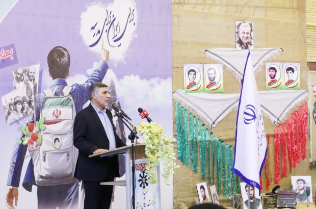 با حضور معاون سیاسی، امنیتی و اجتماعی استاندار ایلام زنگ آغاز سال تحصیلی جدید نواخته شد با حضور معاون سیاسی، امنیتی و اجتماعی استاندار ایلام زنگ آغاز سال تحصیلی جدید نواخته شد