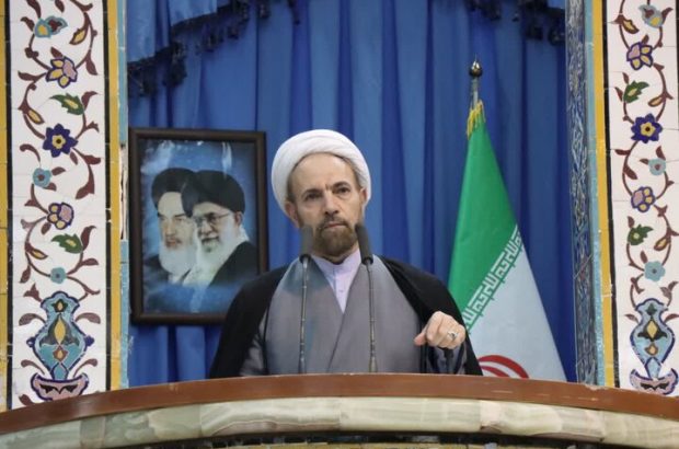 انتقادات امام جمعه موقت ایلام از تعلل در انتخاب استاندار تا آسیب‌های اجتماعی و زیرمیزی گرفتن برخی پزشکان