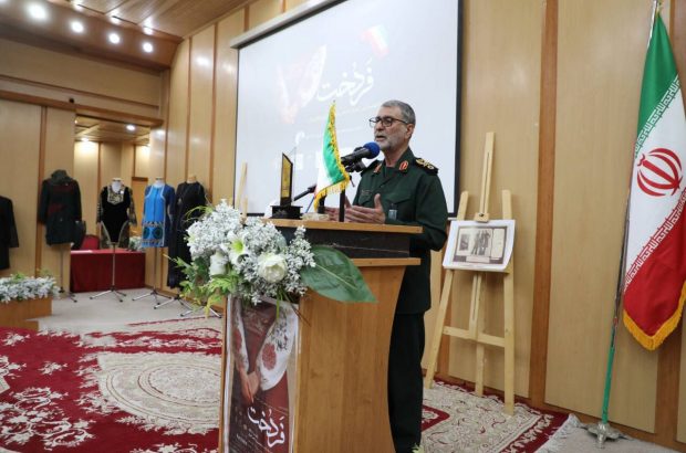 باید طراحی لباس بانوان براساس فرهنگ صحیح ایرانی اسلامی باشد
