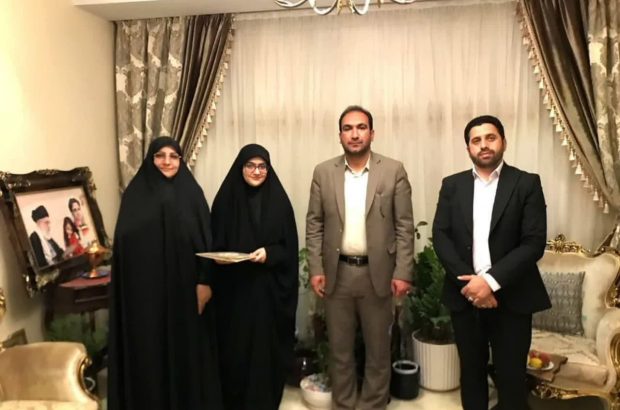 خانواده شهدای استان هر جا که باشند هم موجب افتخار این دیارند و هم مورد تکریم و احترام مسئولین استان