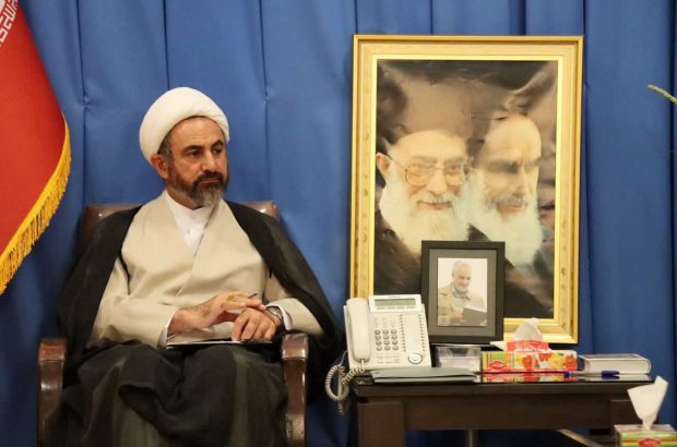 دیدار اعضای برگزاری چهارمین یادواره سرداران و ۴۰۰ شهید ایل خزل با امام جمعه ایلام دیدار اعضای برگزاری چهارمین یادواره سرداران و ۴۰۰ شهید ایل خزل با امام جمعه ایلام