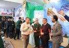 گزارش تصویری/اهدای شاخه گل به پدران و فرزندان معظم شهدا توسط مسئولین ارشد استان به مناسبت روز ولادت حضرت علی(ع) و روز پدر