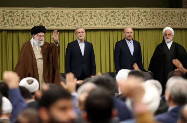رهبر انقلاب: پشت لبخندهای دیپلماسی آمریکا باطن خبیث پنهان است، حواسمان باشد رهبر انقلاب: پشت لبخندهای دیپلماسی آمریکا باطن خبیث پنهان است، حواسمان باشد