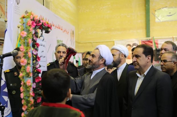 گزارش تصویری/ هم اکنون؛ مراسم نواختن «زنگ انقلاب» با حضور مسئولان ارشد استان