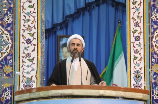 هیچ کس با شادی در چارچوبی که دارد مخالف نیست، اما همه ما با ساز دشمن رقصیدن مخالفیم/ شیطنت دشمن این بود که بیایند خادمین شما مردم را با شیطنت در مقابل مردم قرار دهند