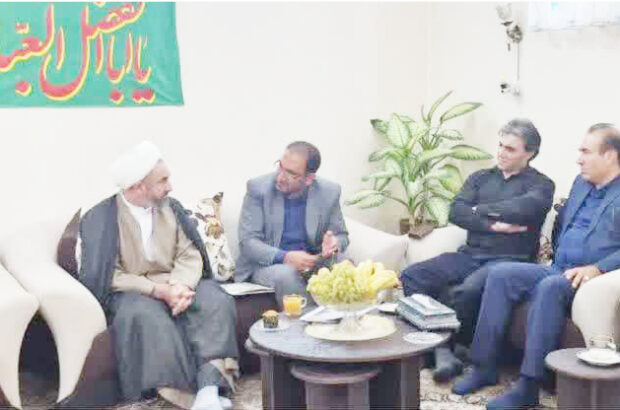 دشمن به دنبال قطع ارتباط نسل جوان با شهداست