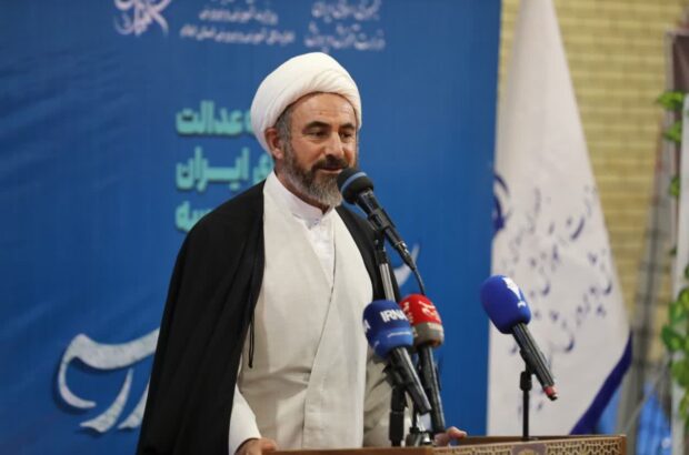 دانش‌آموزان باید با بصیرت و آگاهی، مدرسه را به میدان مبارزه علمی و فرهنگی تبدیل کنند
