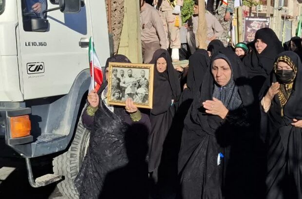 قهرمانان گمنام وطن بعد از سالها امروز بر دستان مردم قدرشناس ایلام تشییع شدند قهرمانان گمنام وطن بعد از سالها امروز بر دستان مردم قدرشناس ایلام تشییع شدند