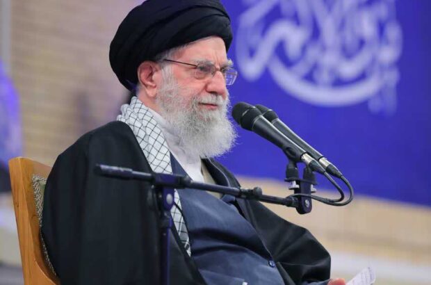 رهبر انقلاب: خطرناک‌تر از ناو، سلاحی است که آن را به قعر دریا می‌فرستد