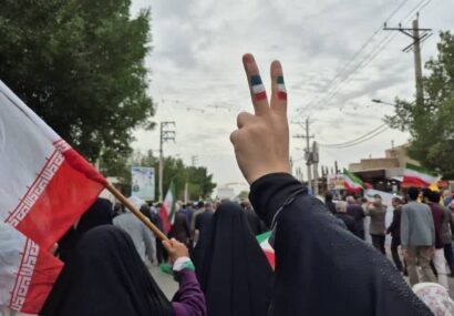 قدم ها با ندای قلب ها یکصدا به قرارگاه عاشقی آمدند/ سرود عزت و تسلیم ناپذیری امروز در تمام ایران سر داده شد